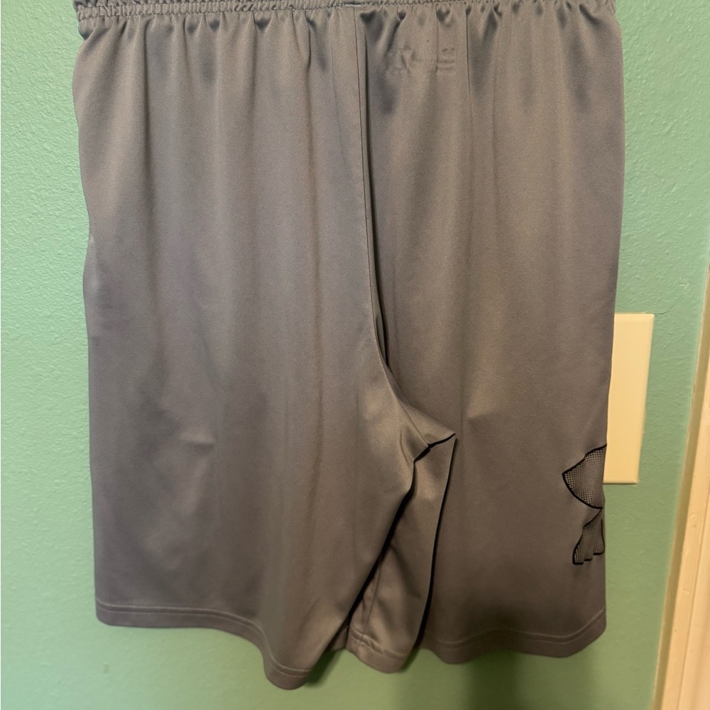 Under Armour Men's Gray Athletic Shorts